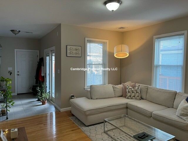 7 Church St, Inman Square