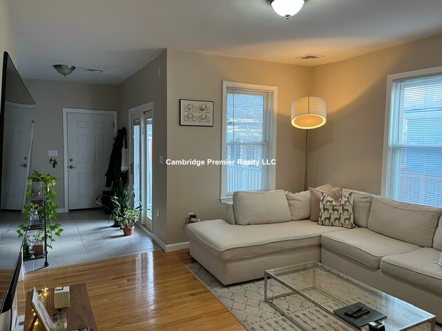 7 Church St, Inman Square