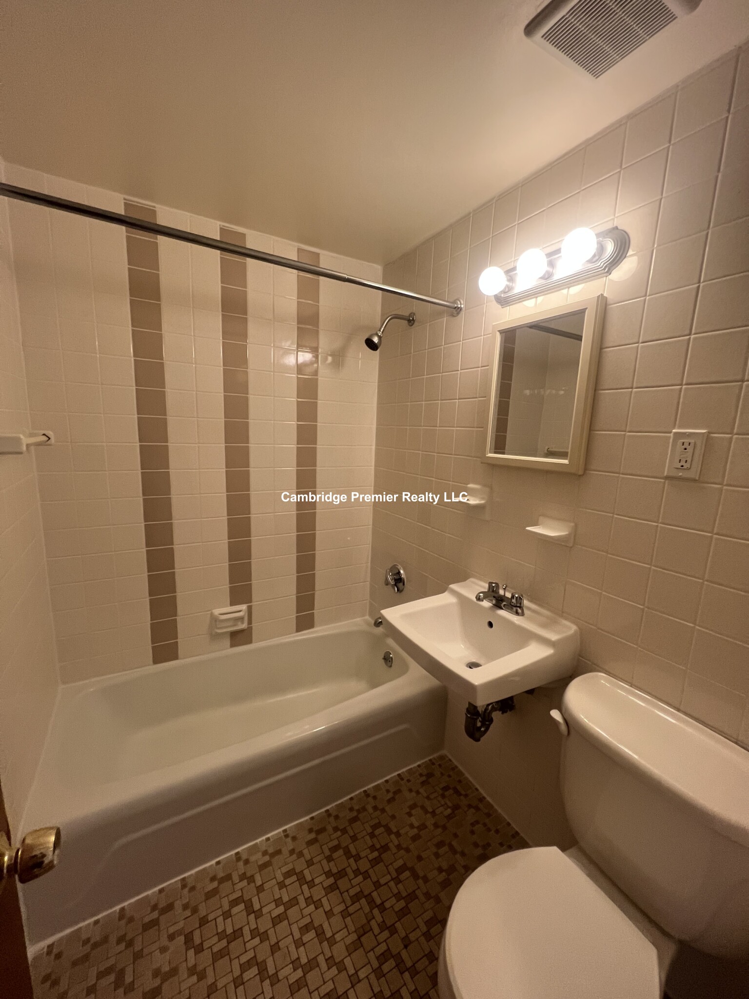 168 N Beacon St, Brighton