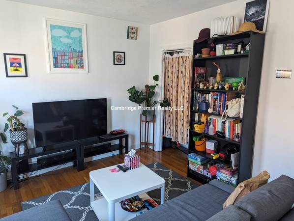 27 Fifth St, East Cambridge