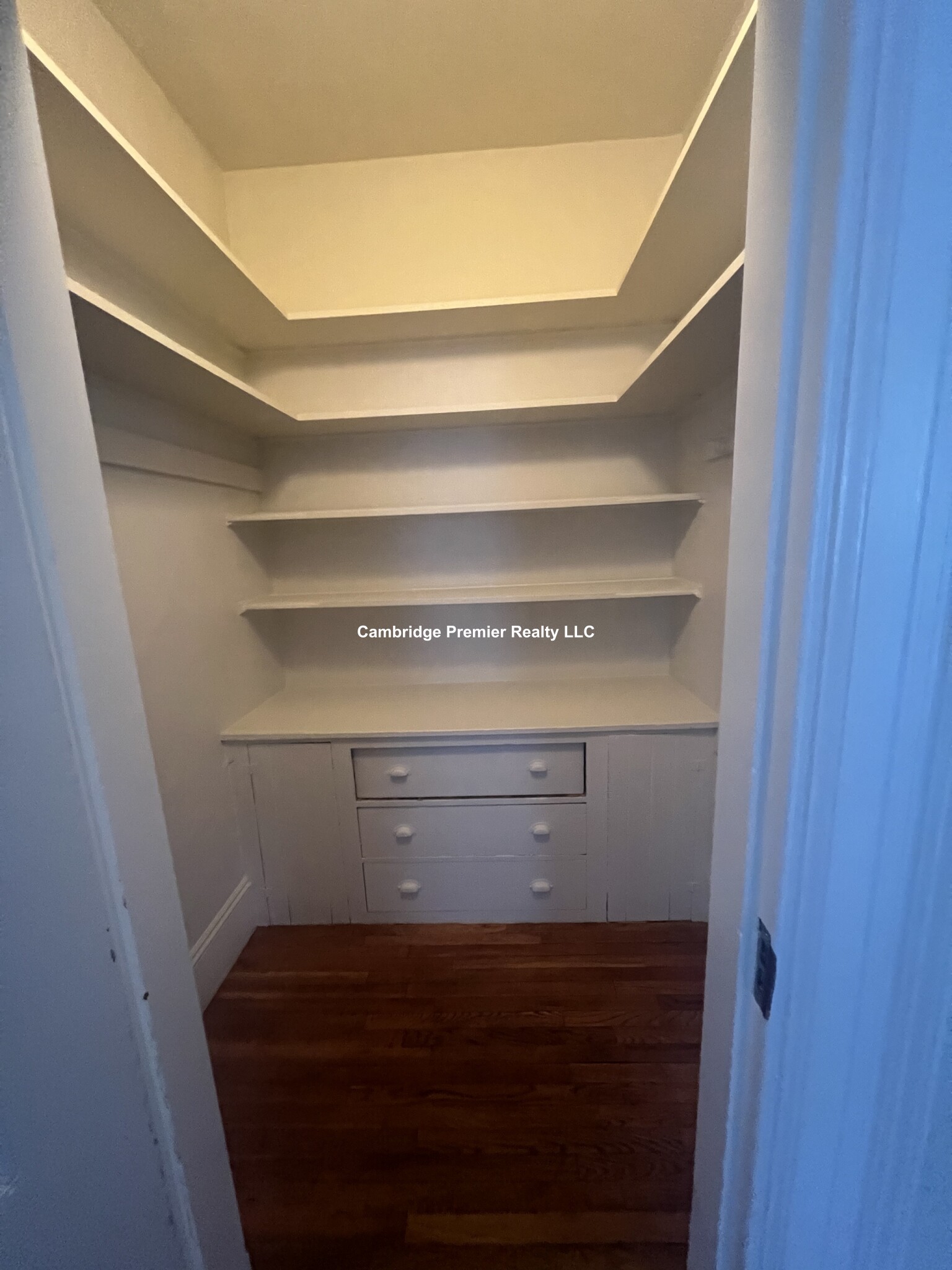 1039 Massachusetts Ave, Harvard Square