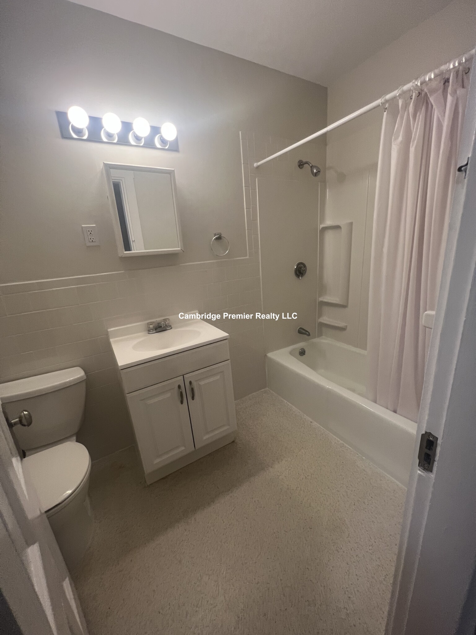 1039 Massachusetts Ave, Harvard Square