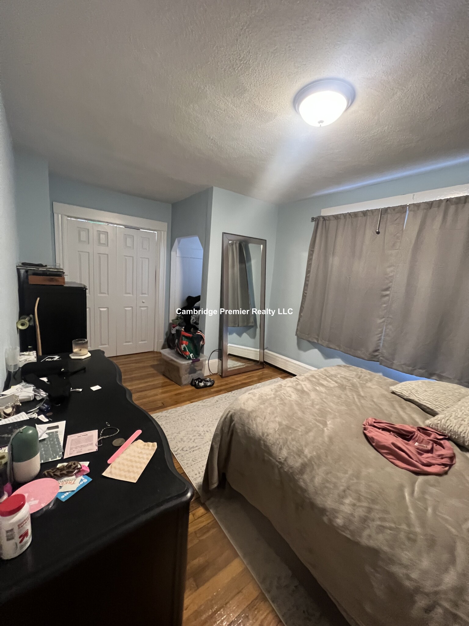 382 Beale, Wollaston