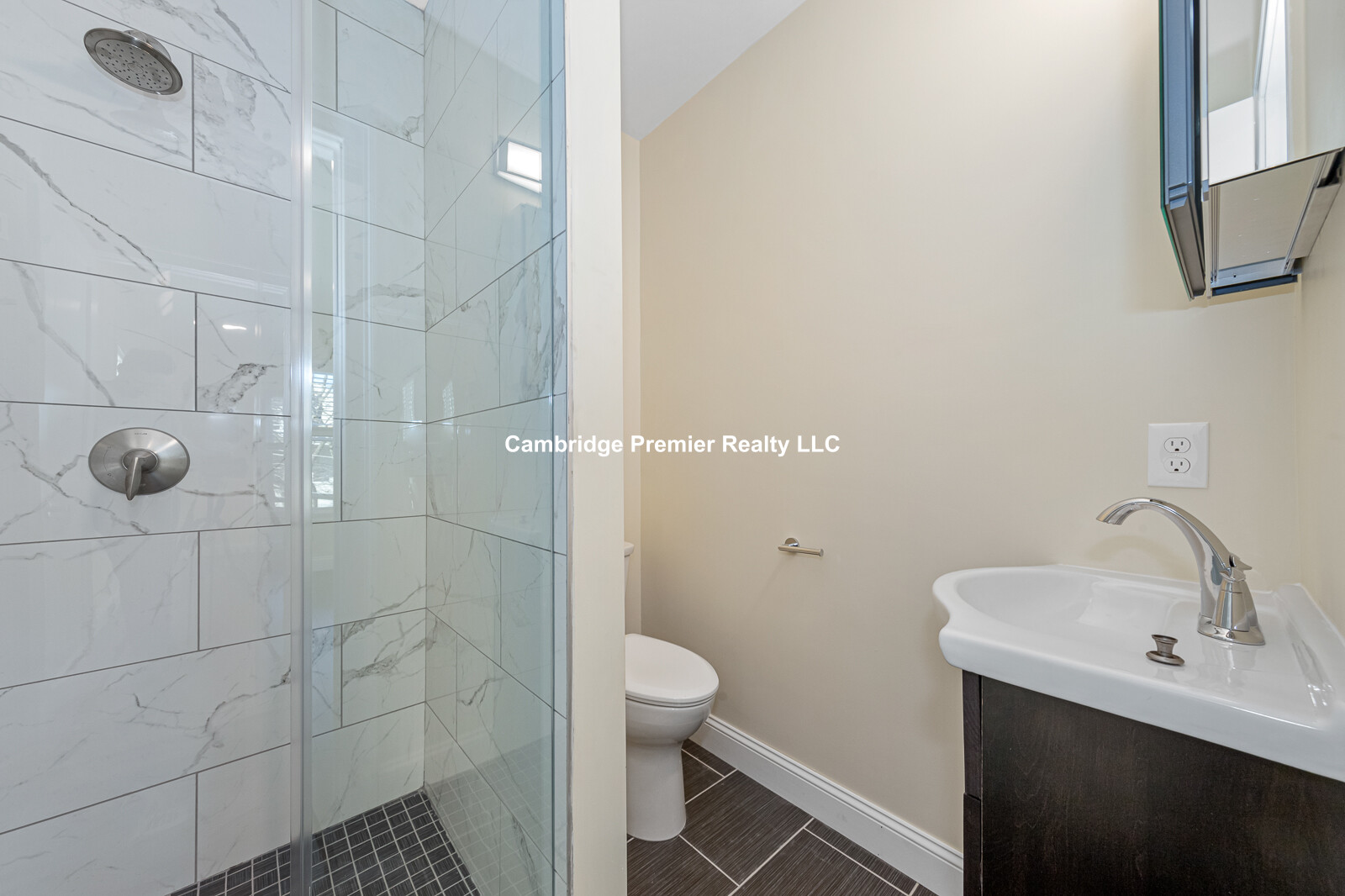 62 Bradbury Ave, Medford