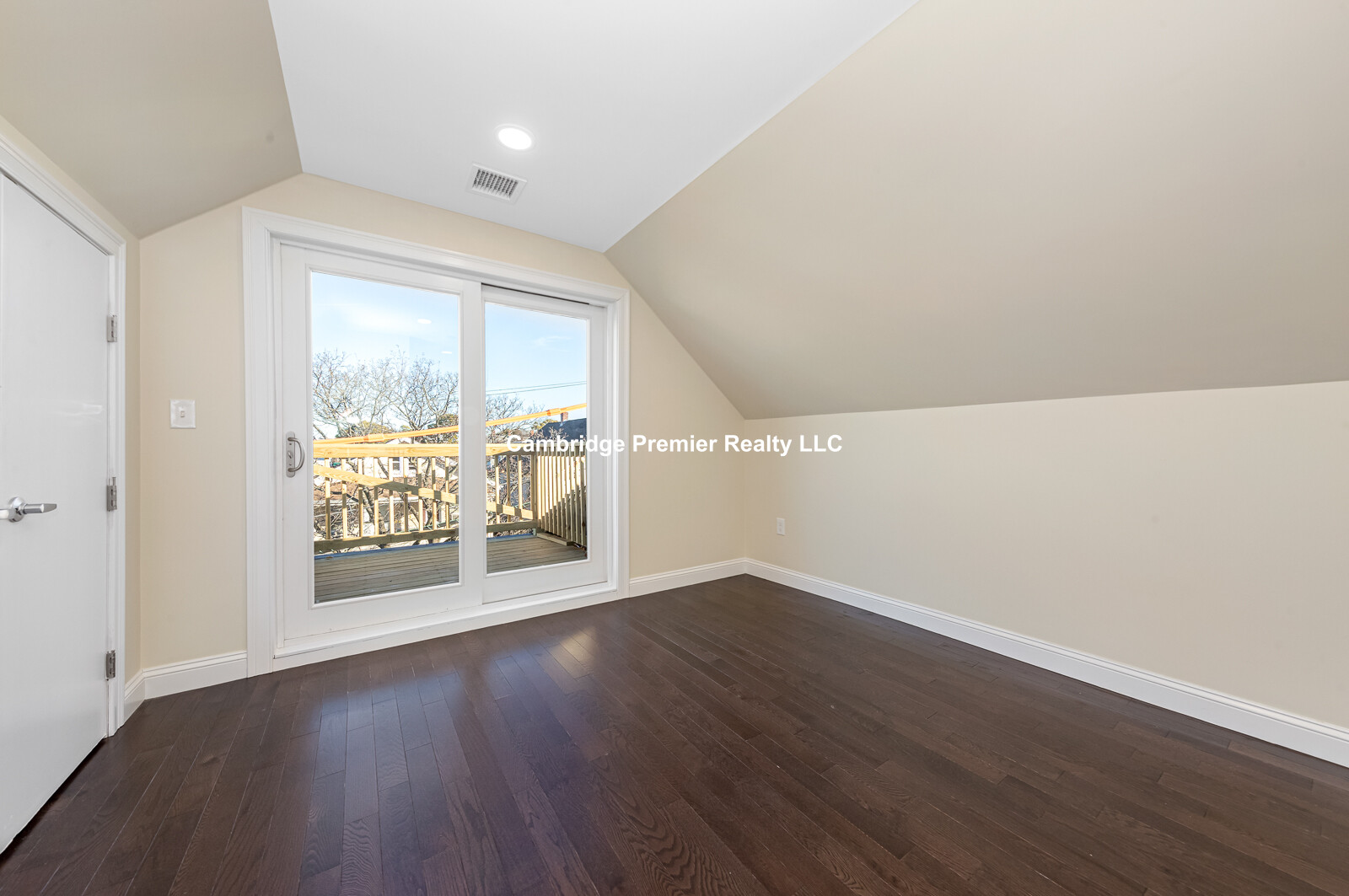 62 Bradbury Ave, Medford