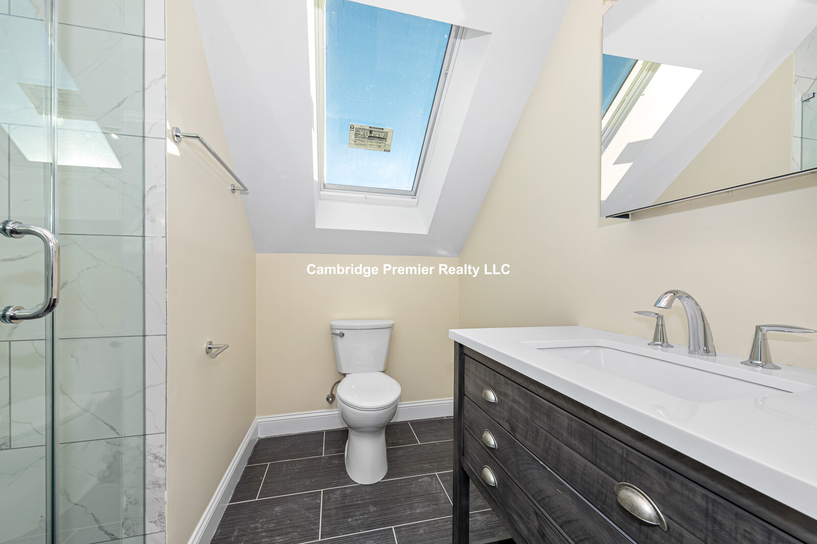 62 Bradbury Ave, Medford