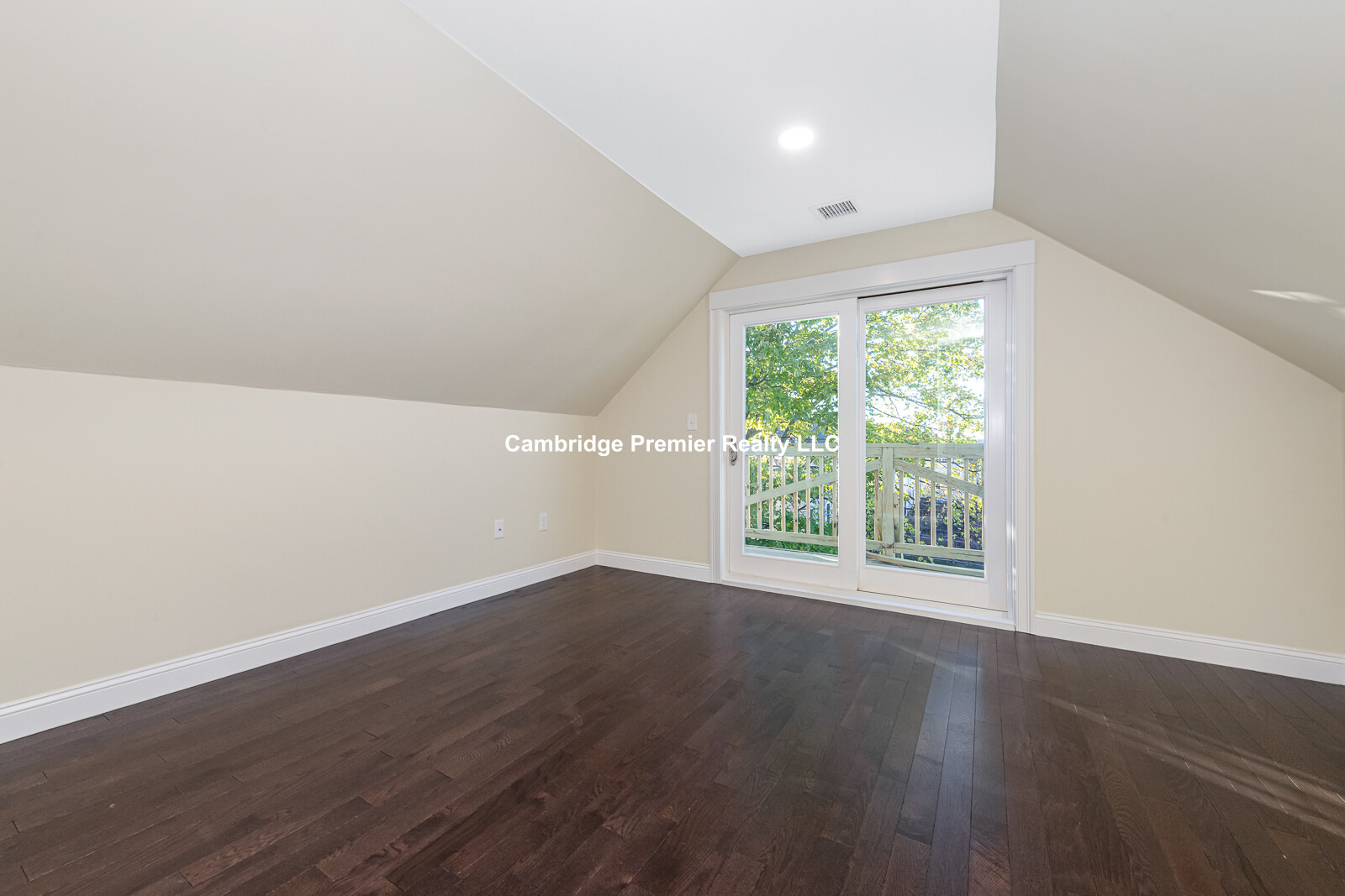 62 Bradbury Ave, Medford