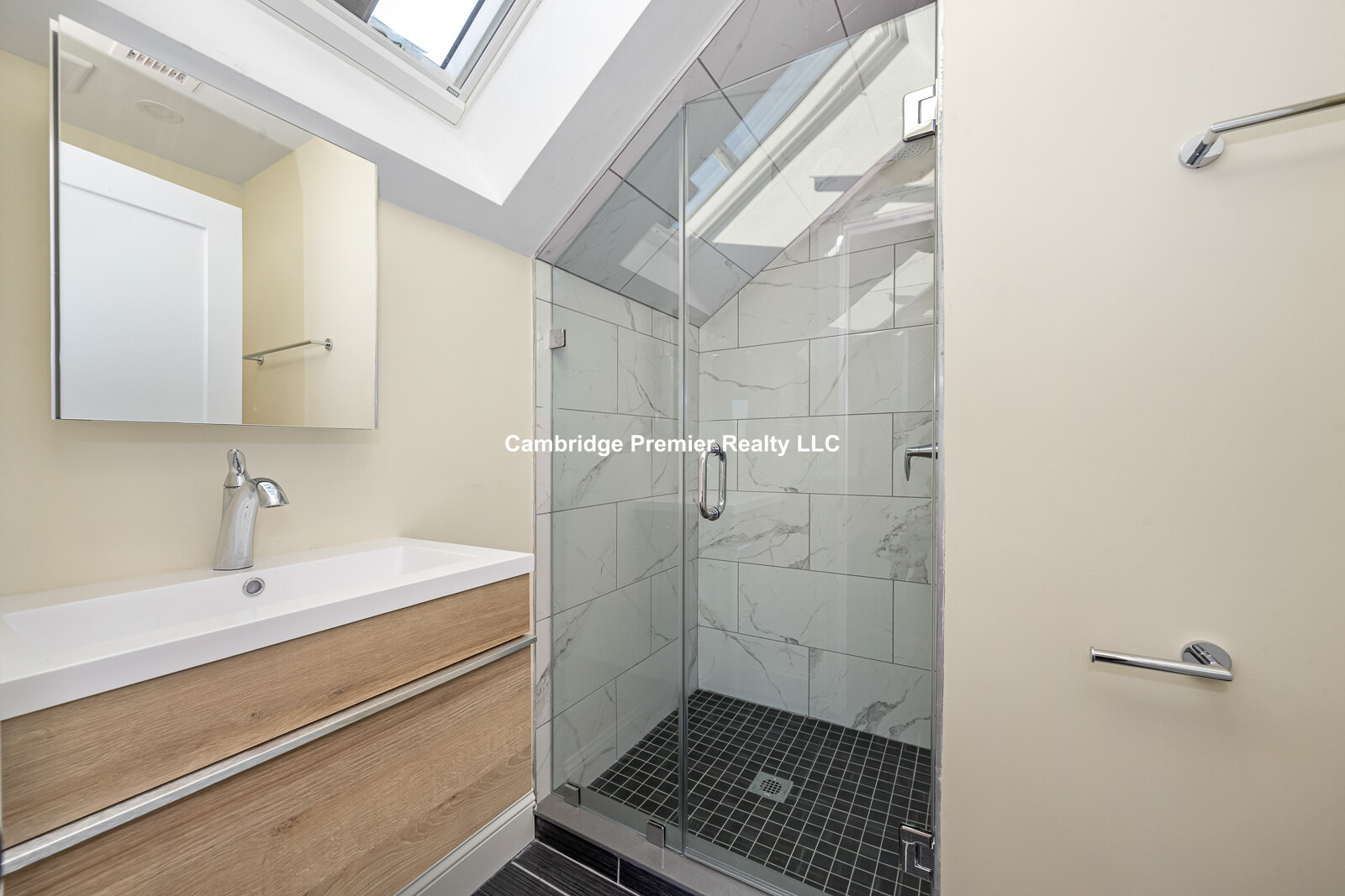 62 Bradbury Ave, Medford