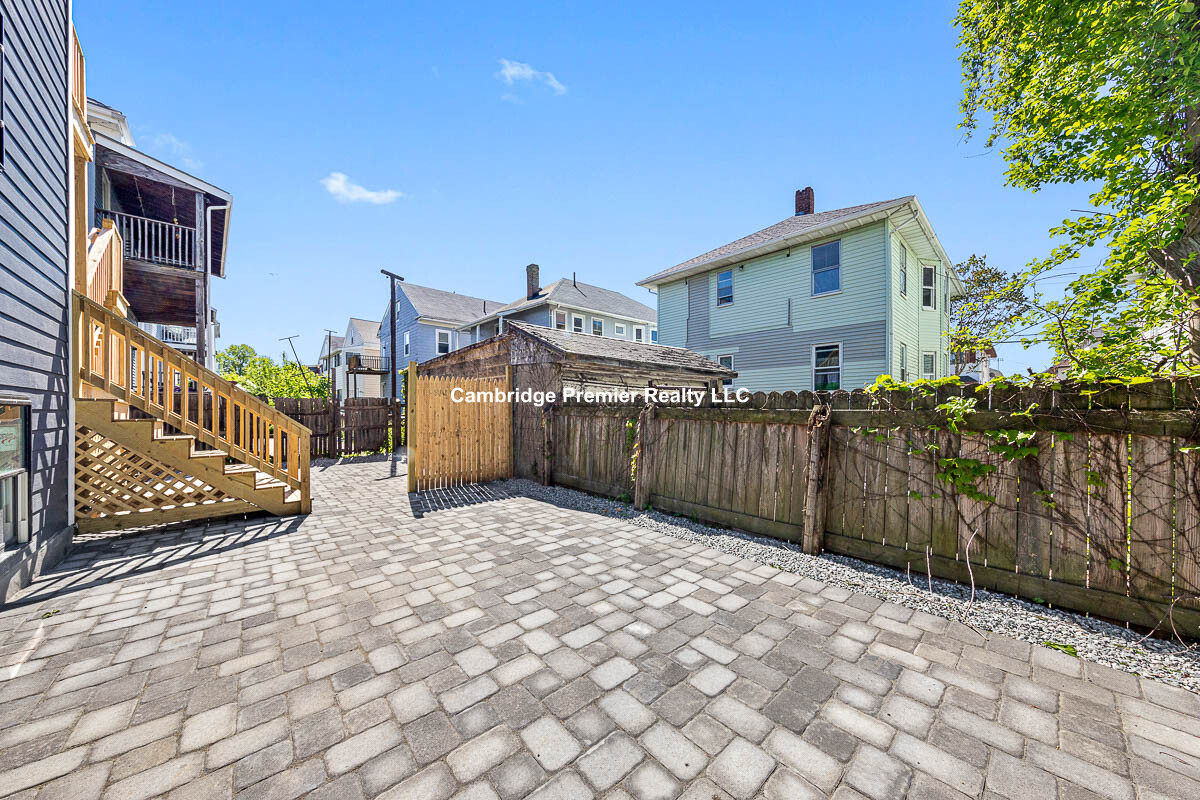 70 Stanley Ave, South Medford