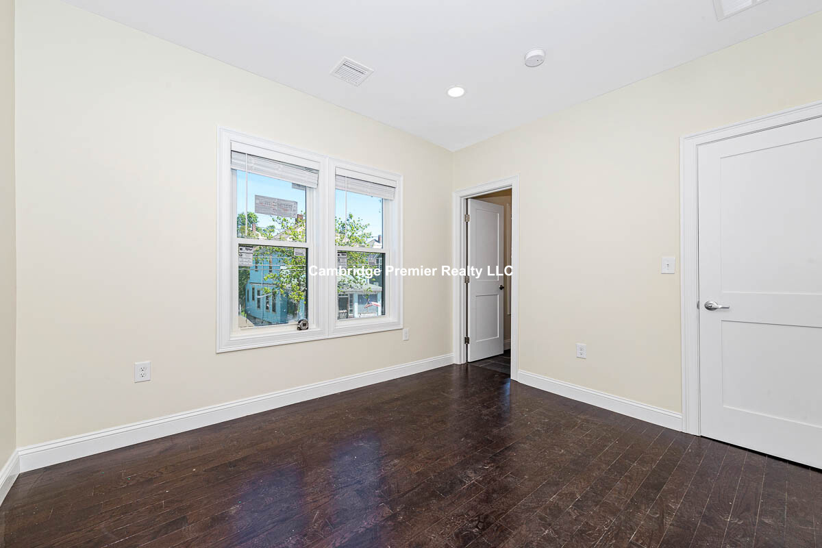 70 Stanley Ave, South Medford