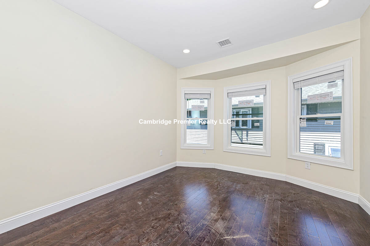 70 Stanley Ave, South Medford