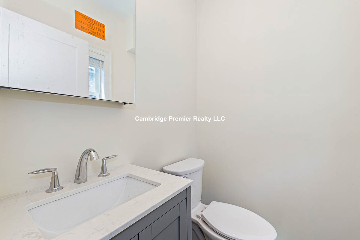 70 Stanley Ave, South Medford