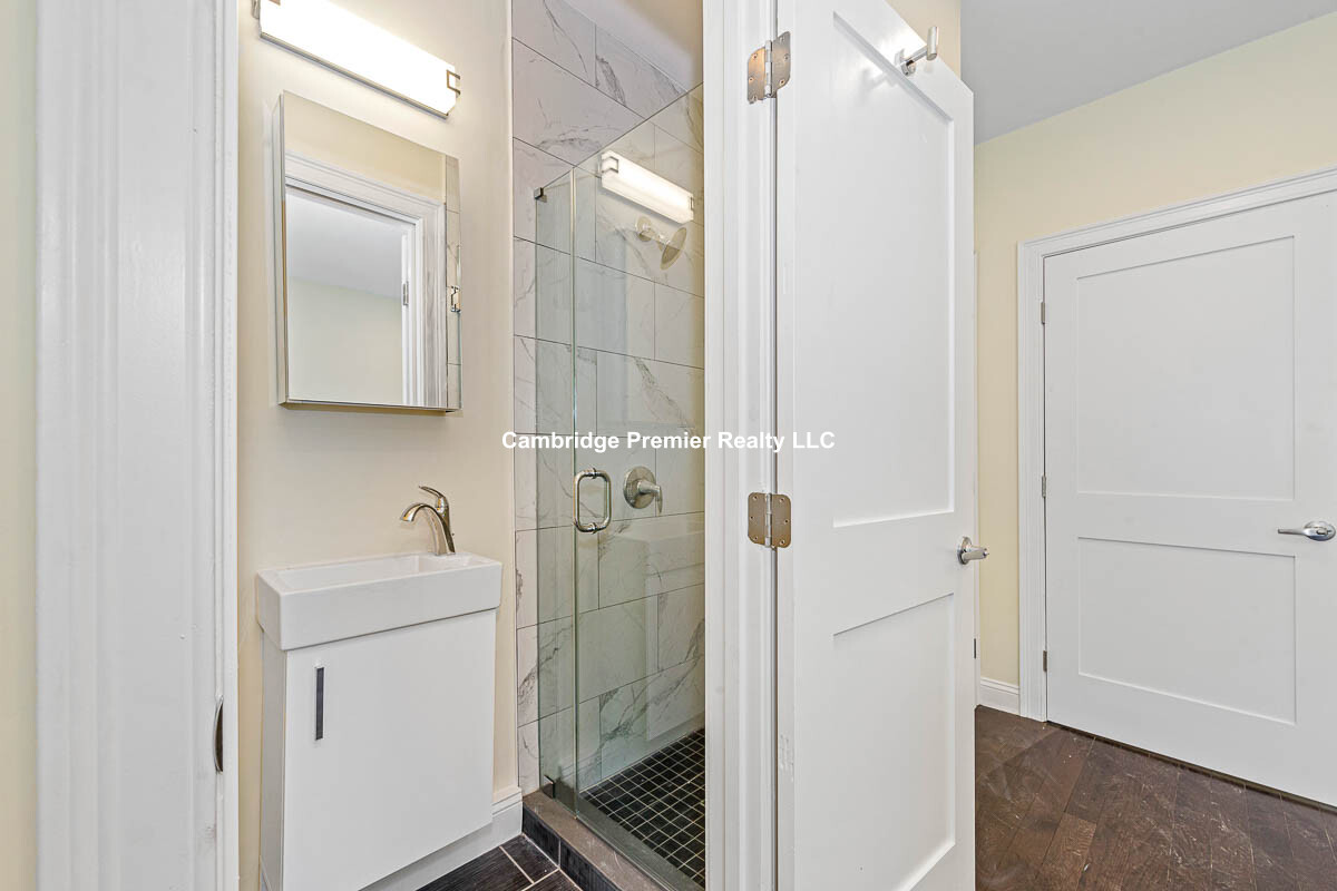 70 Stanley Ave, South Medford