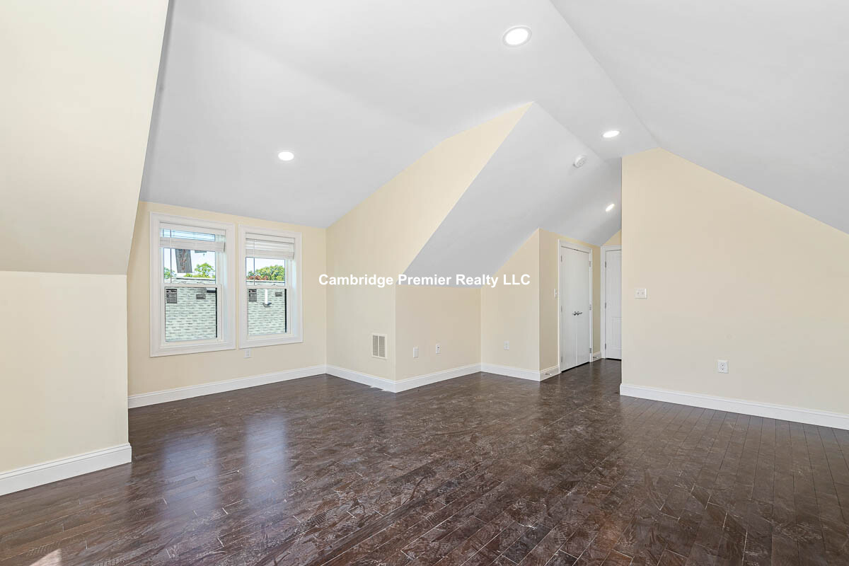 70 Stanley Ave, South Medford