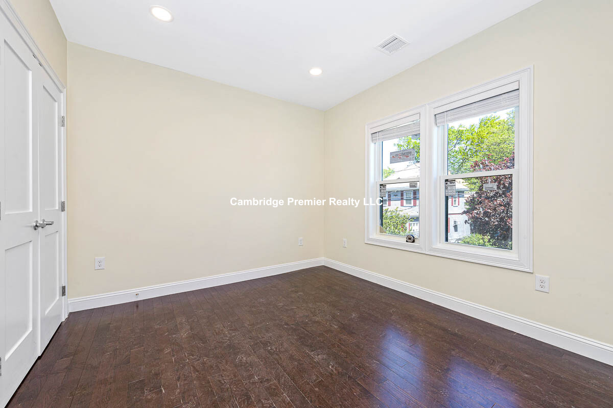 70 Stanley Ave, South Medford