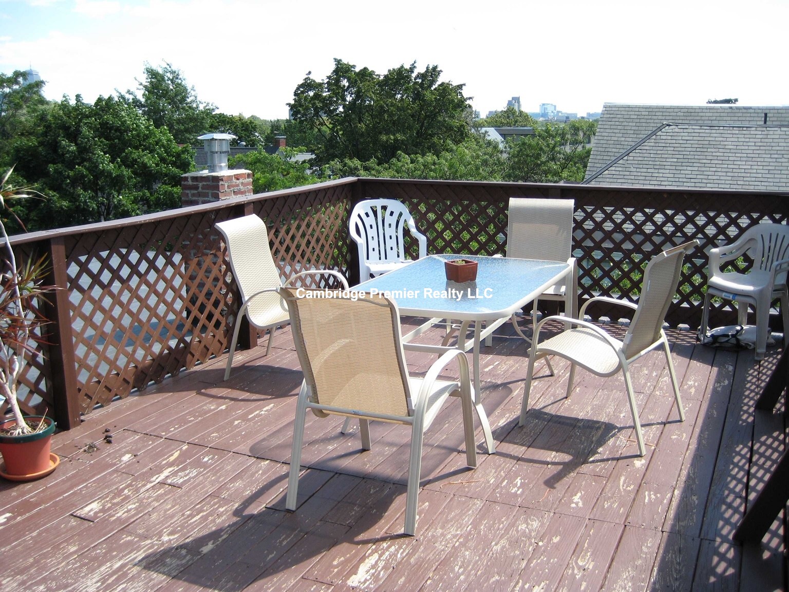 71 Putnam Ave, Riverside