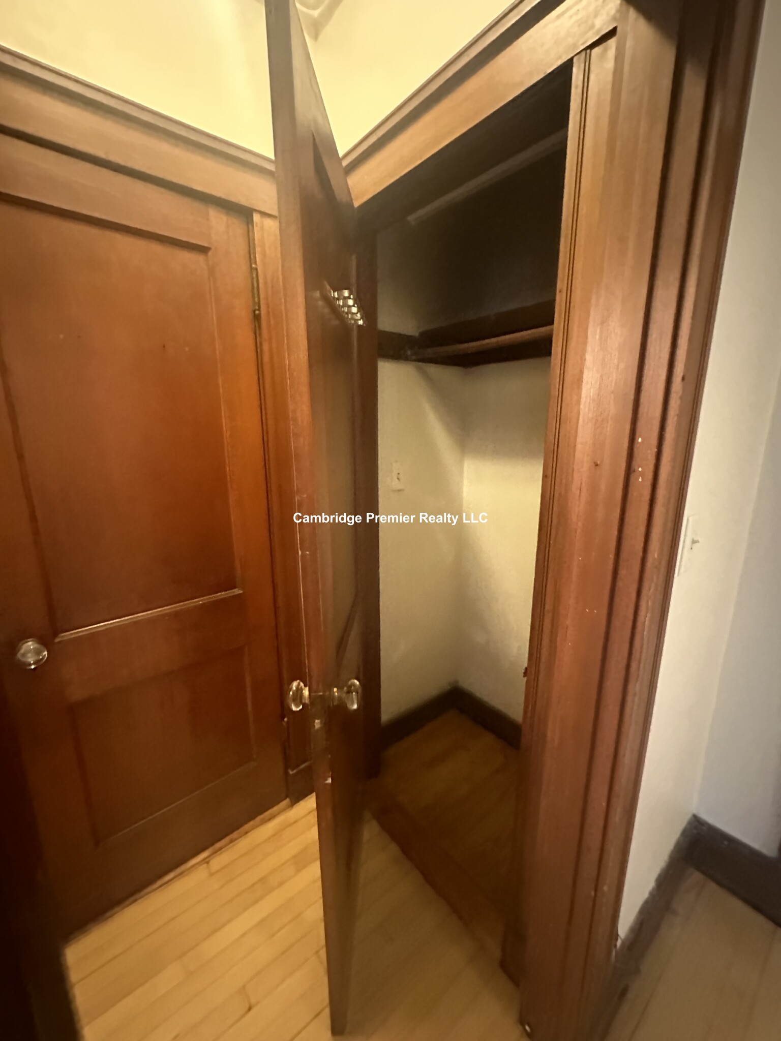 5 Linnaean St, Neighborhood Nine