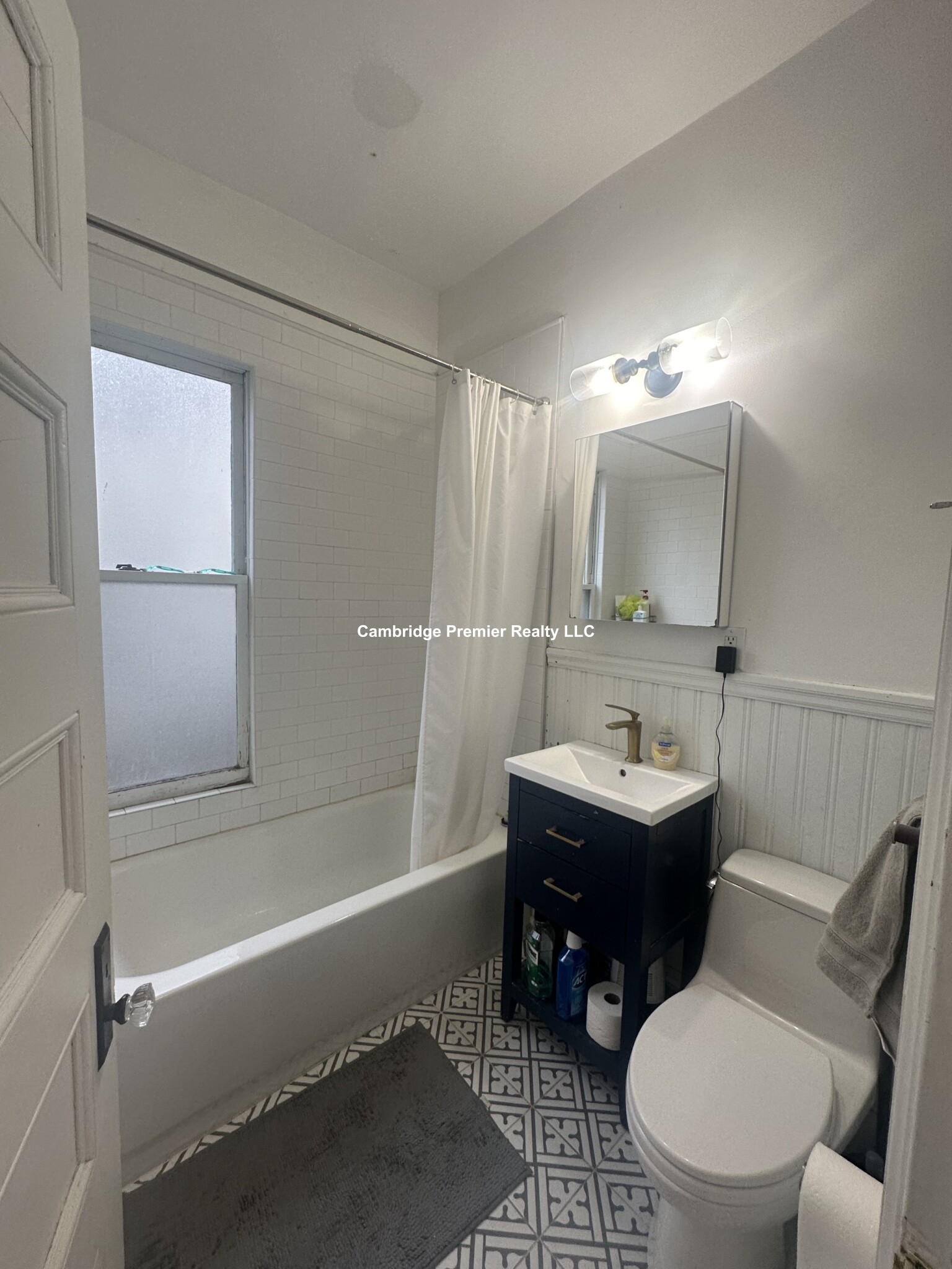 35 Highland Ave, Mid-Cambridge