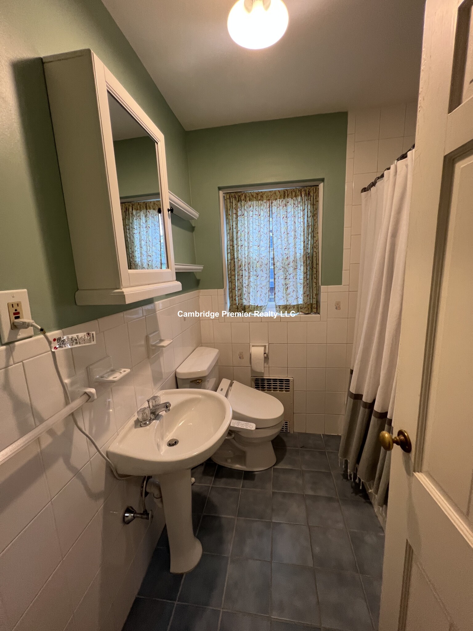 14 Presidents Ln, Quincy