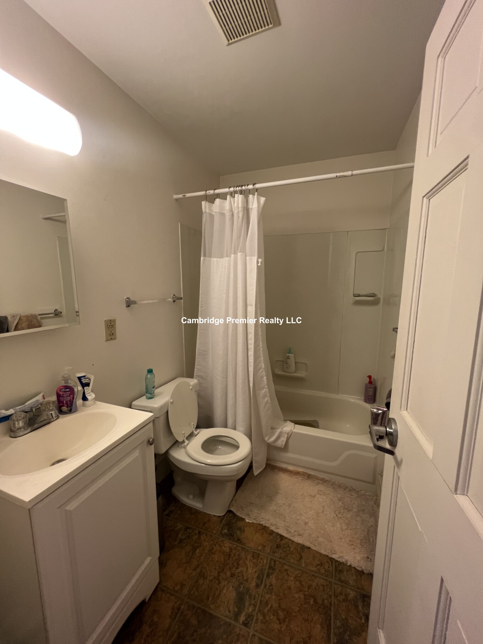 1039 Massachusetts Ave, Harvard Square