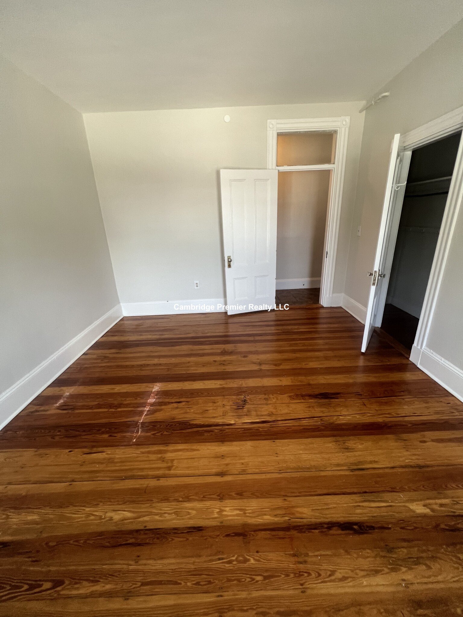 1039 Massachusetts Ave, Harvard Square