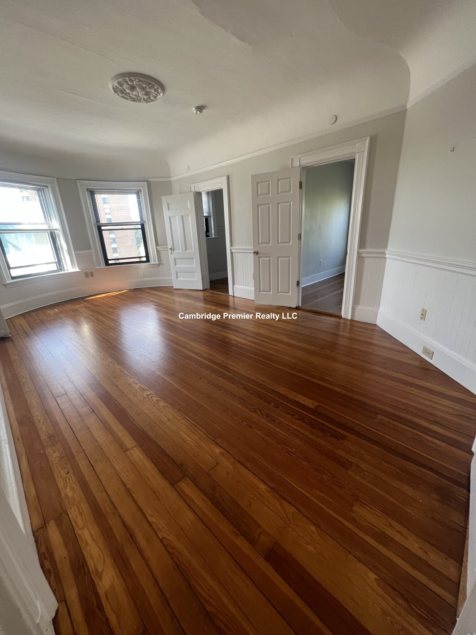 1039 Massachusetts Ave, Harvard Square