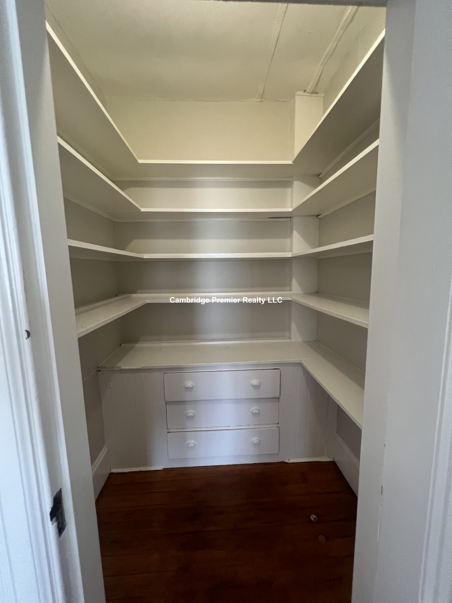 1039 Massachusetts Ave, Harvard Square