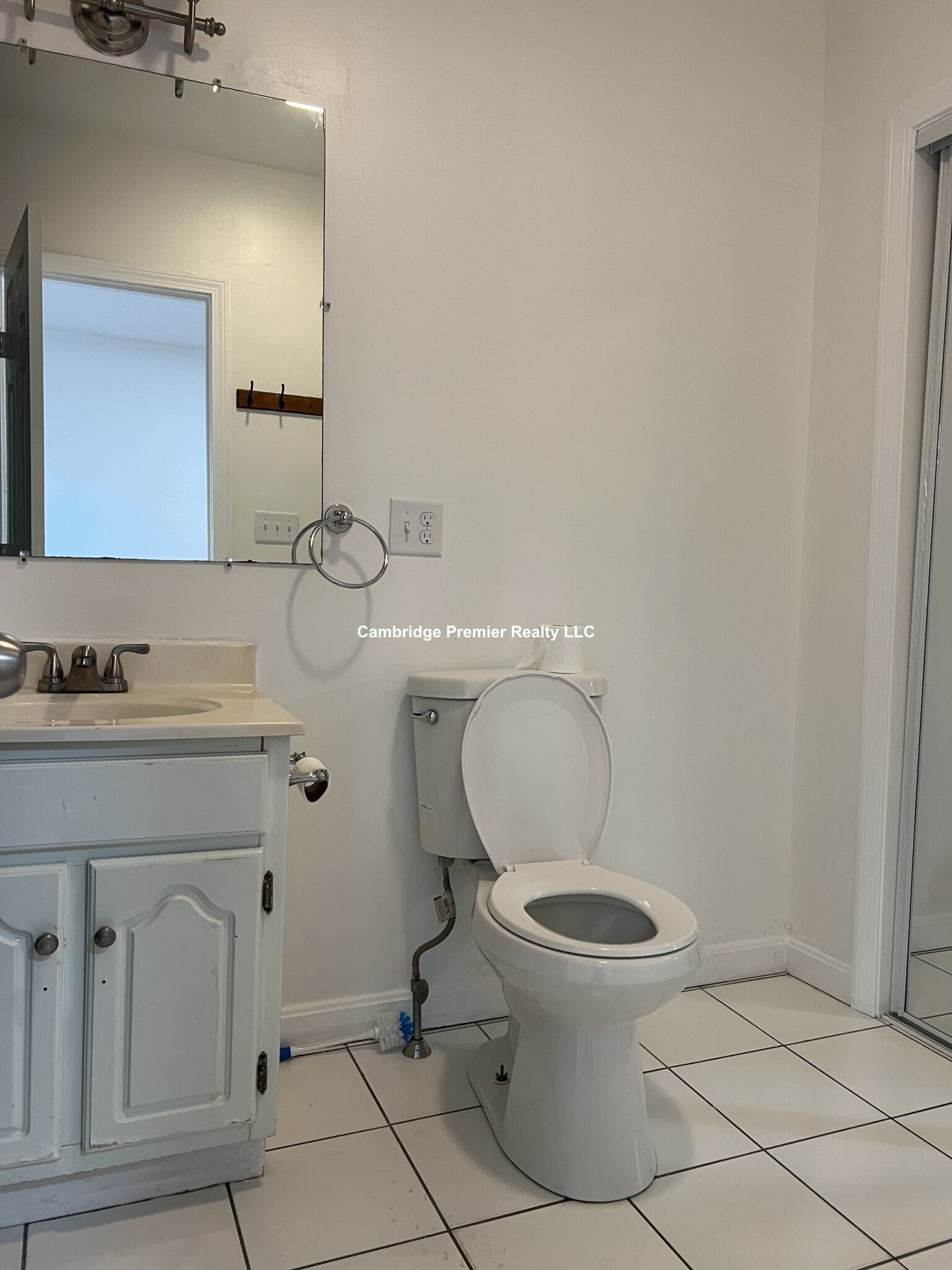 904 Moody St, South Side