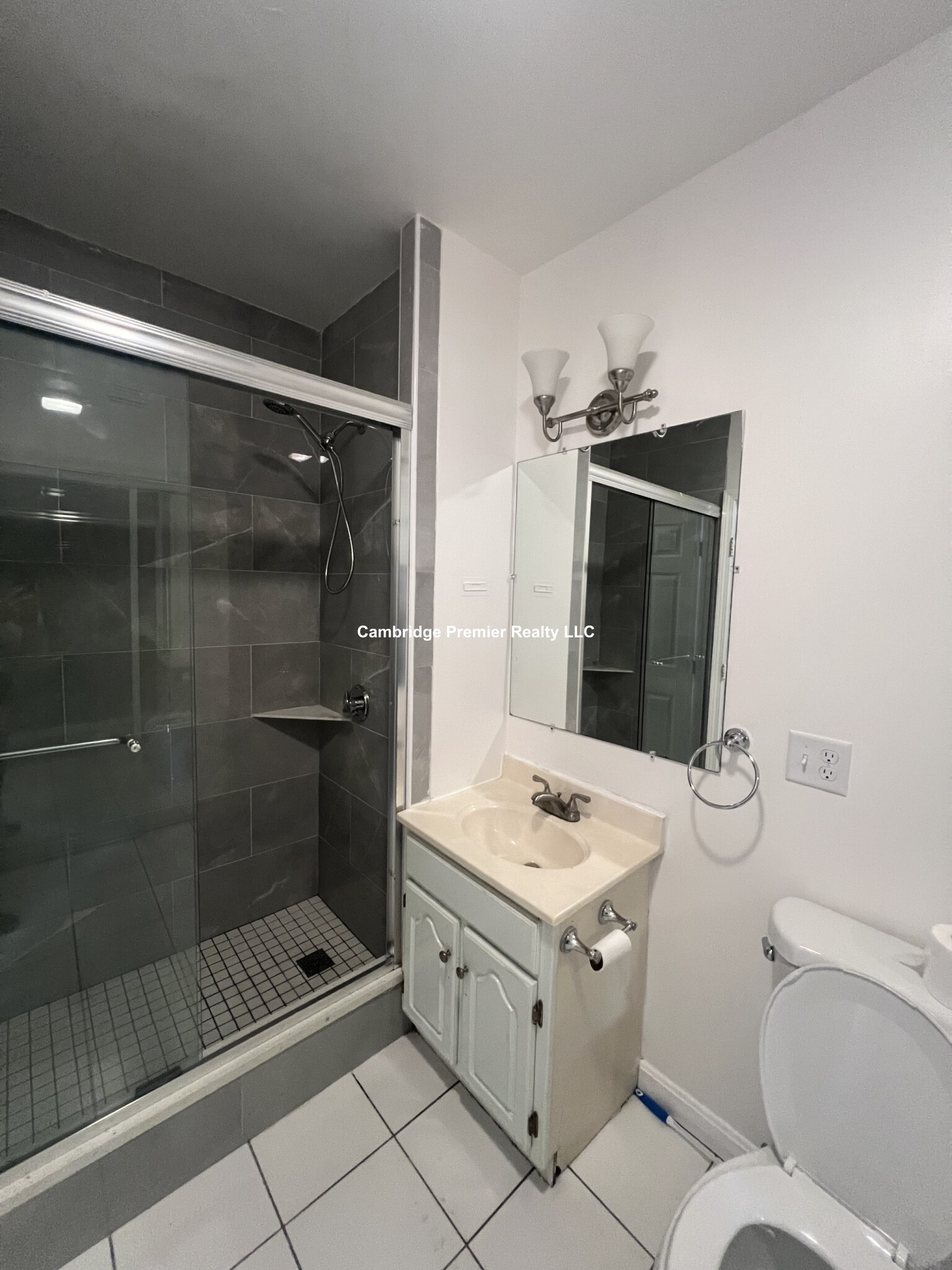 904 Moody St, South Side