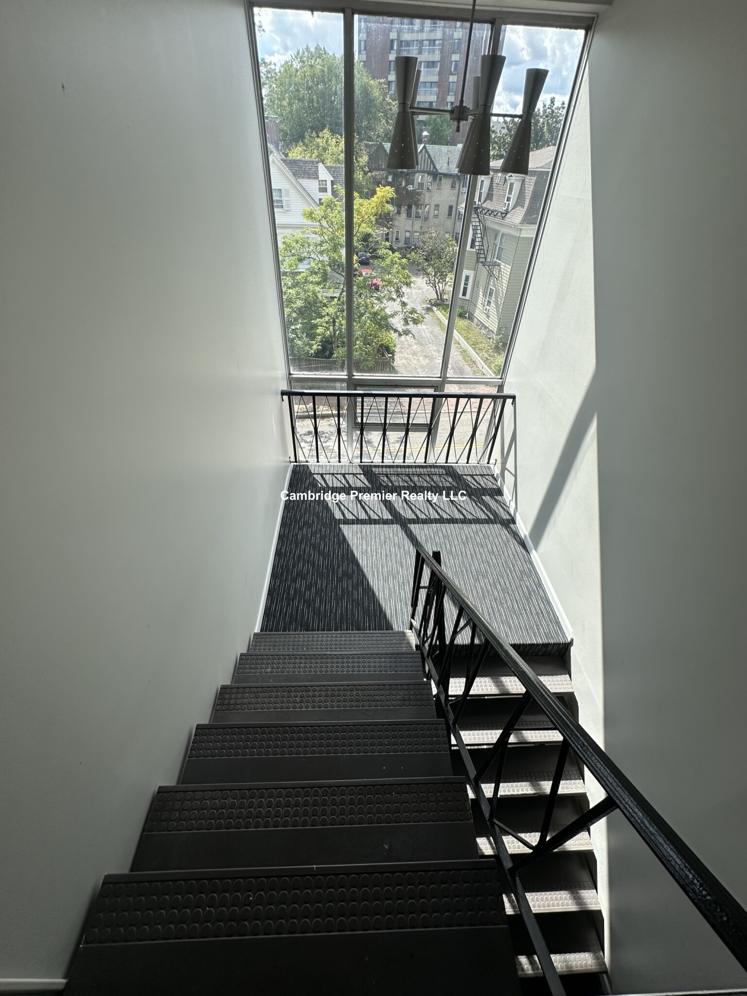 375 Harvard St., Cambridge, MA - 3,000 USD/ month