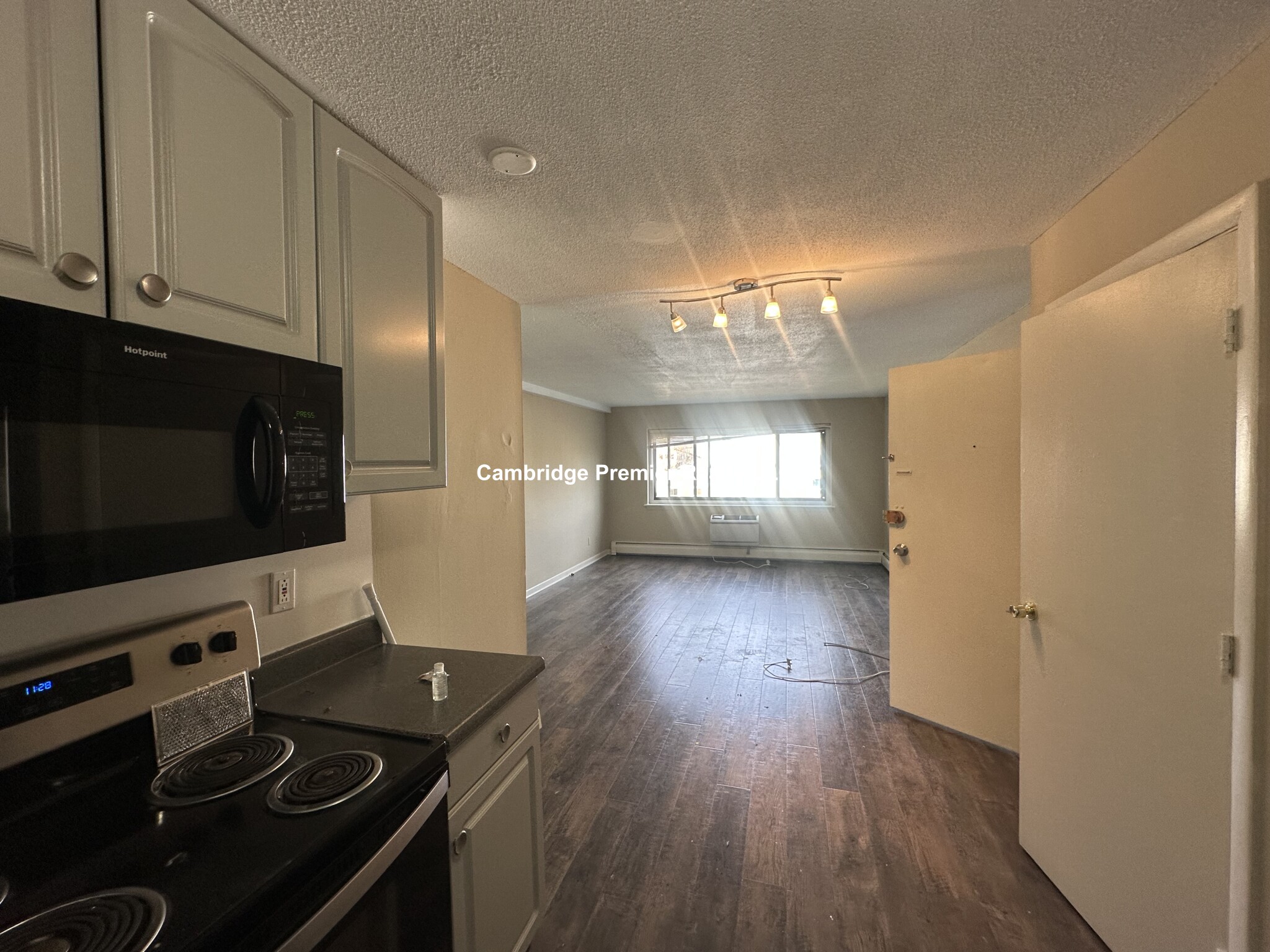 375 Harvard St., Cambridge, MA - 3,000 USD/ month