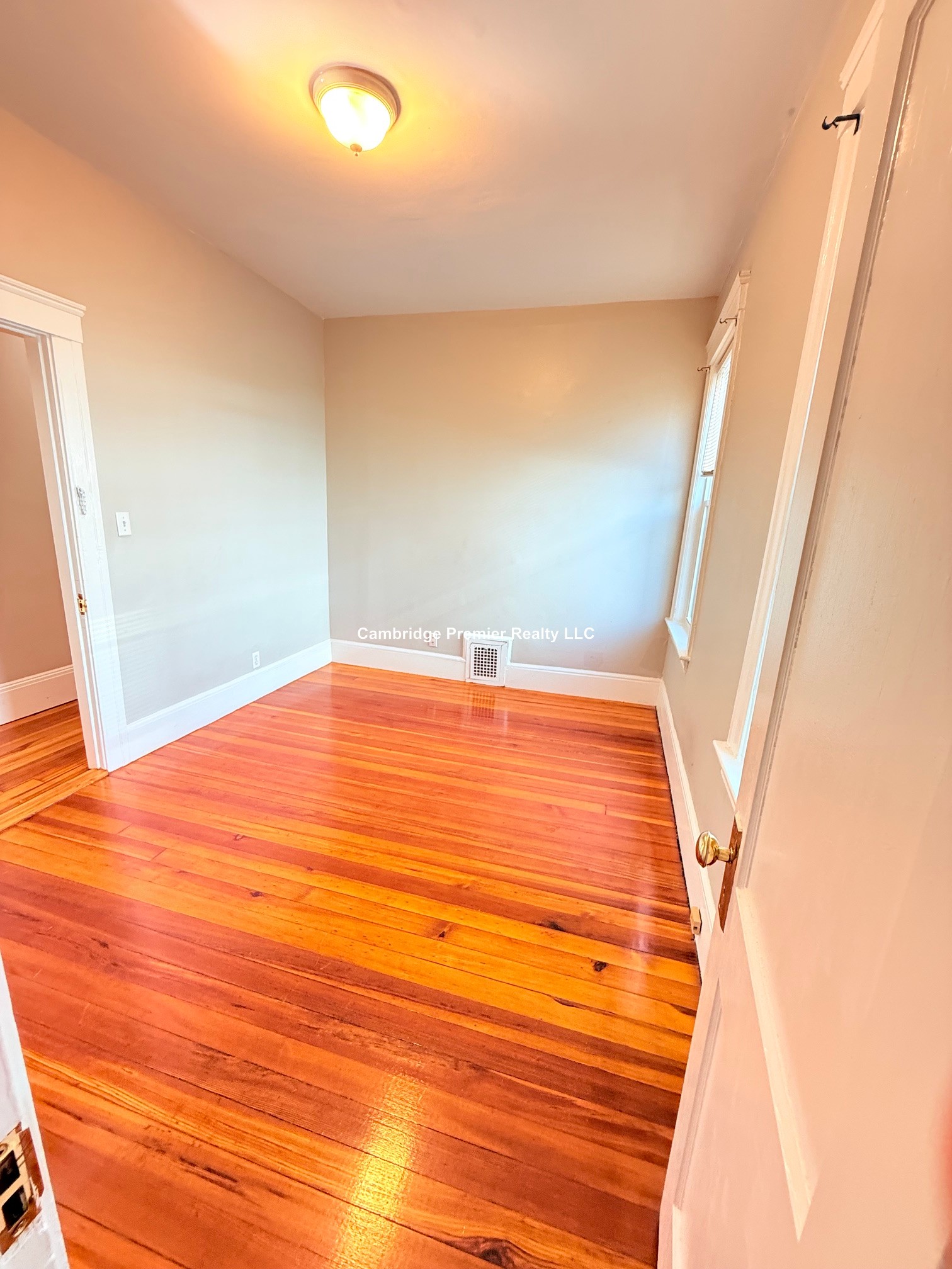 Photo 3 of Waldo Ave. Unit 1F