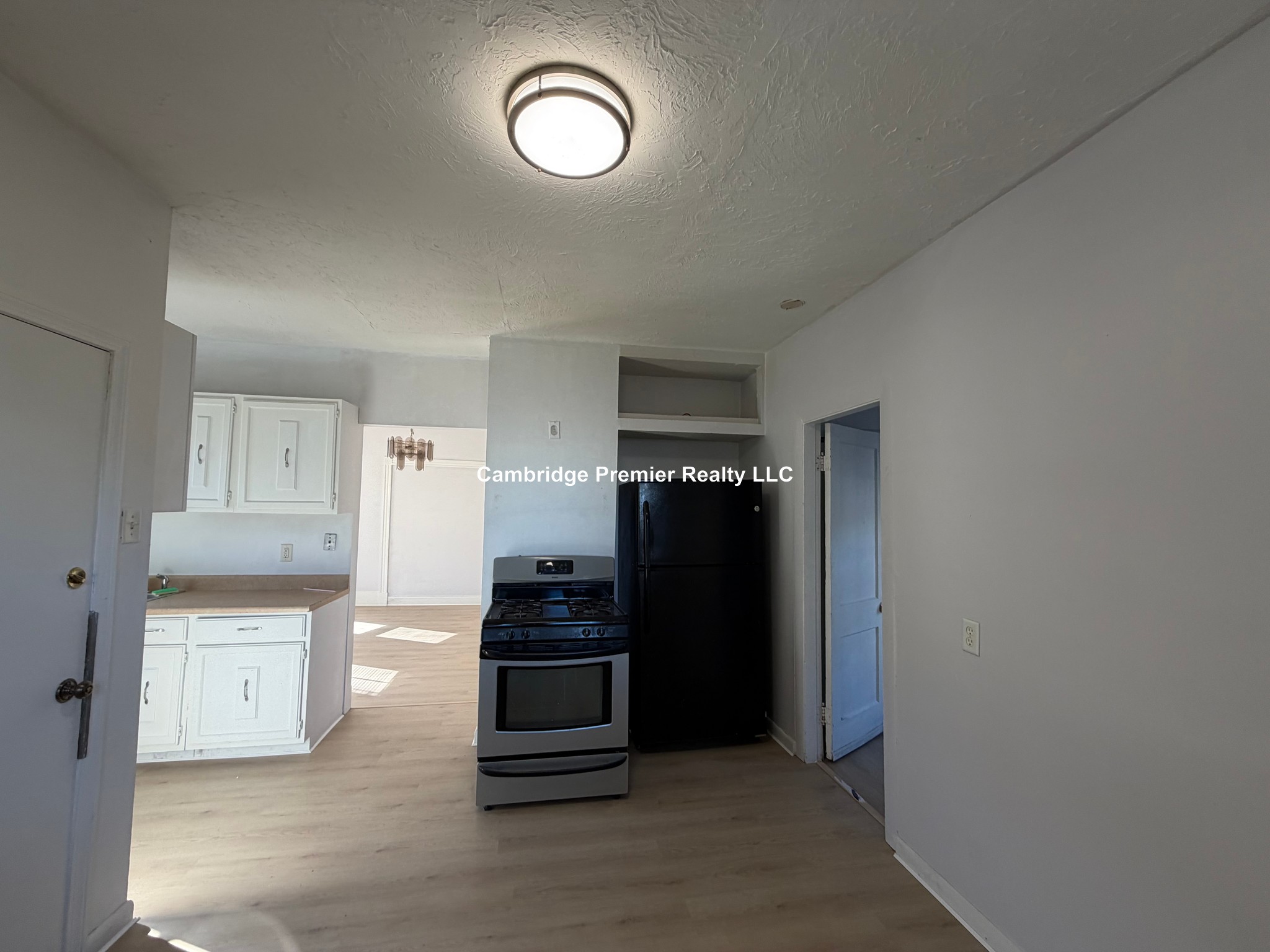 Photo 16 of Everett Ave. Unit 2