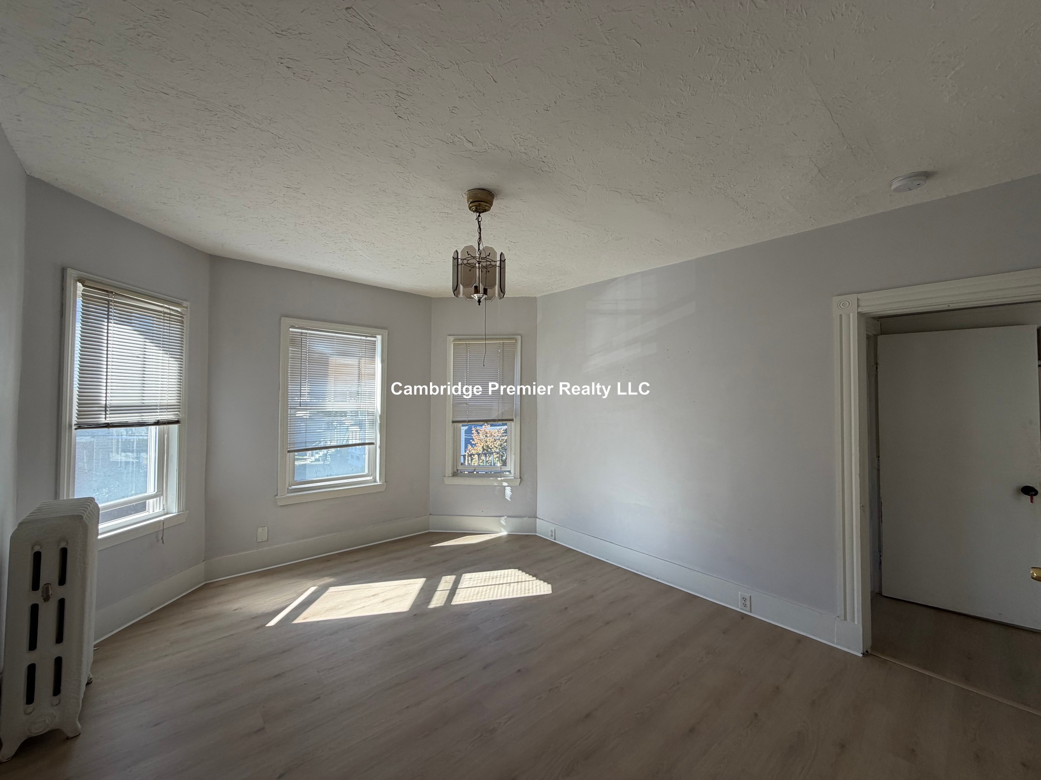 Photo 5 of Everett Ave. Unit 2