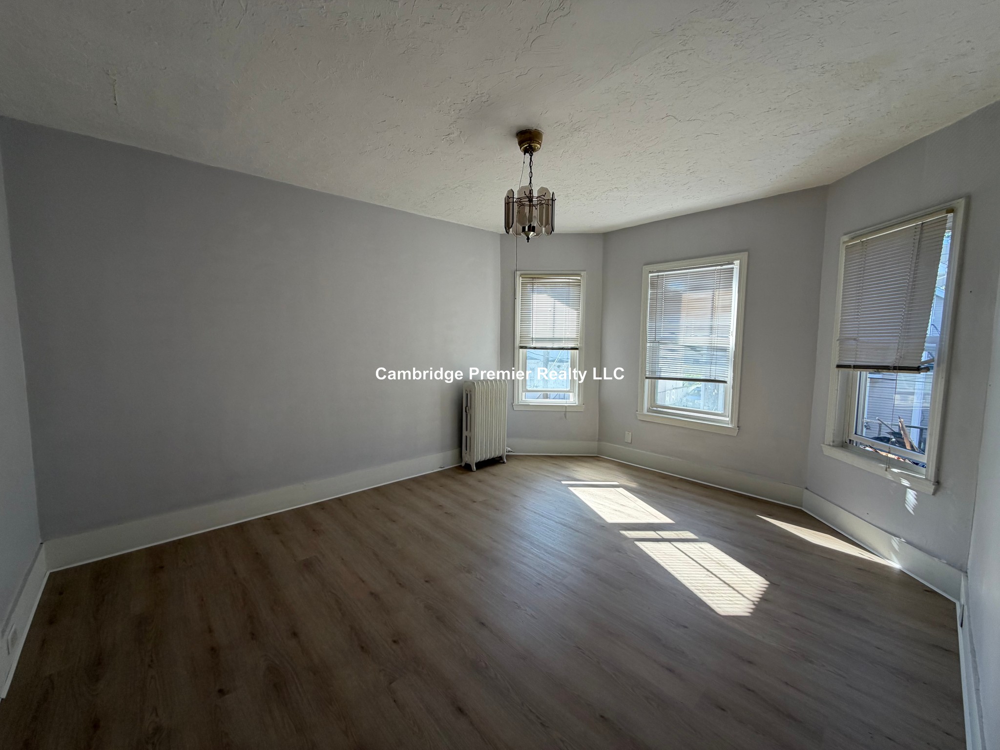 Photo 3 of Everett Ave. Unit 2
