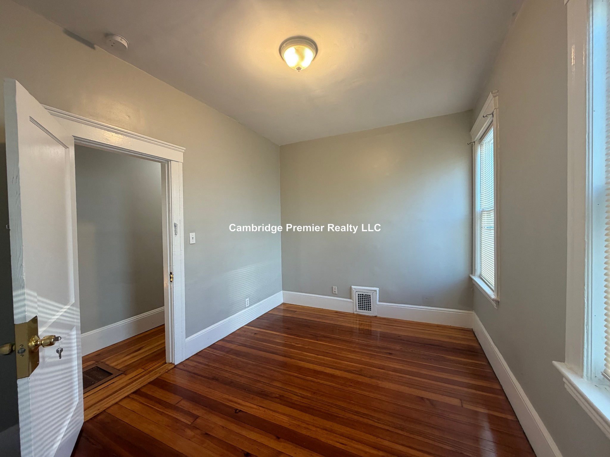 Photos of apartment on Waldo Ave.,Somerville MA 02143