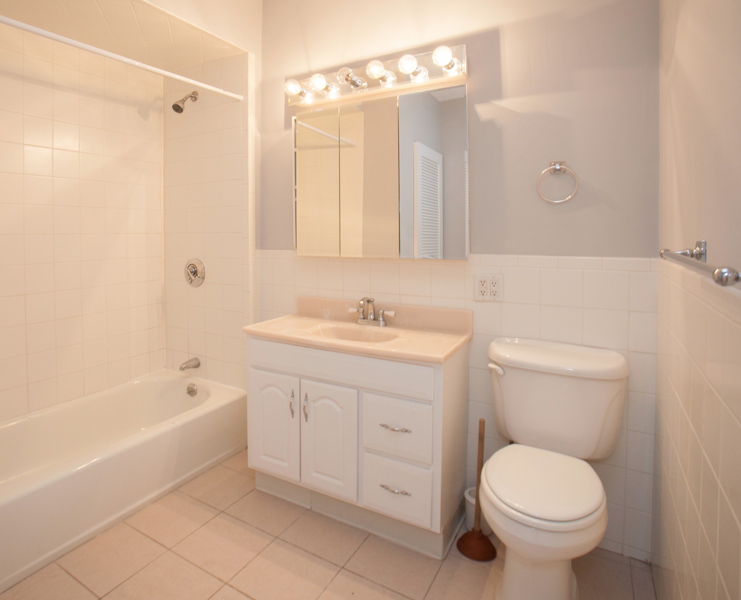 33 Bromfield Rd, Tufts