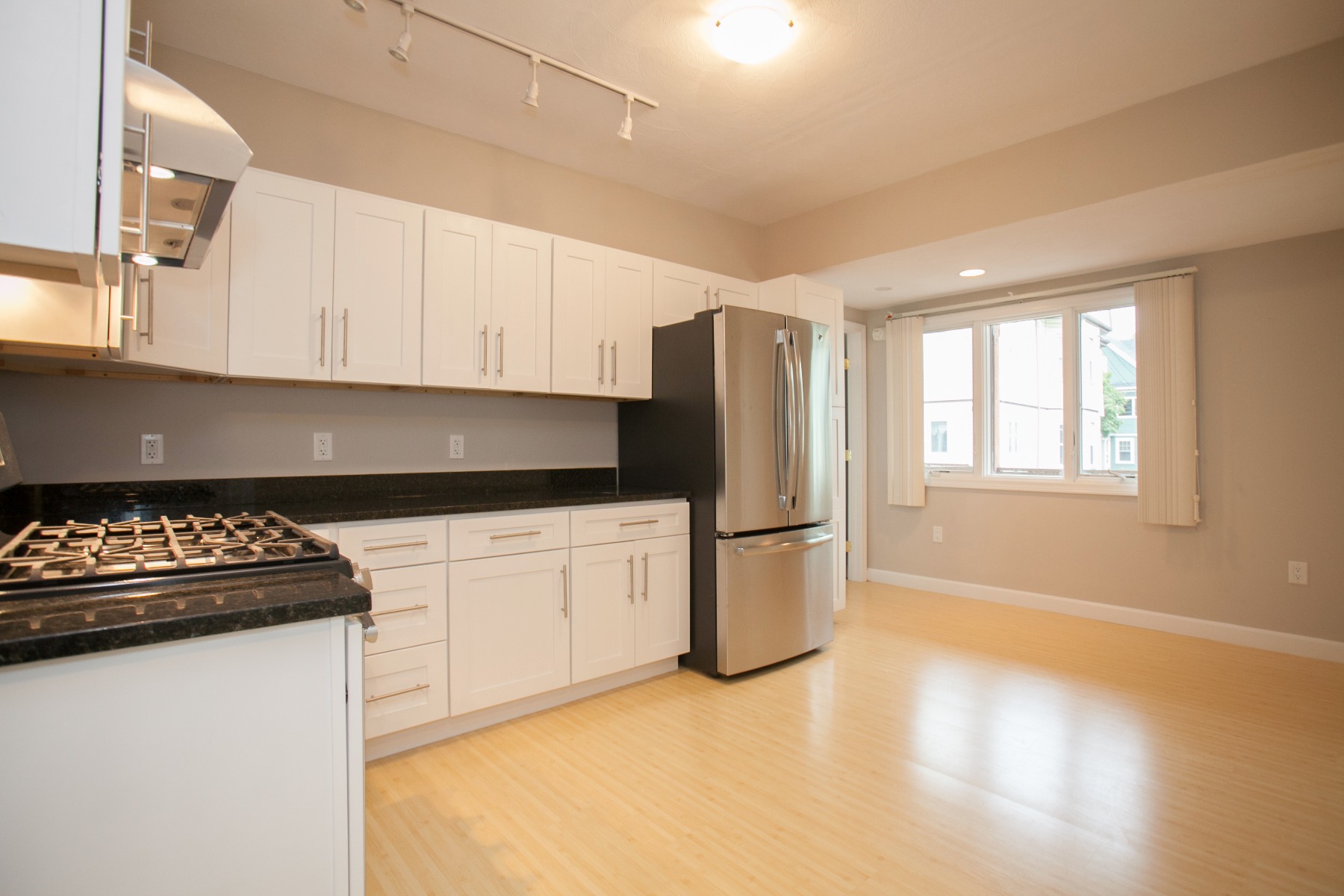 33 Bromfield Rd, Tufts