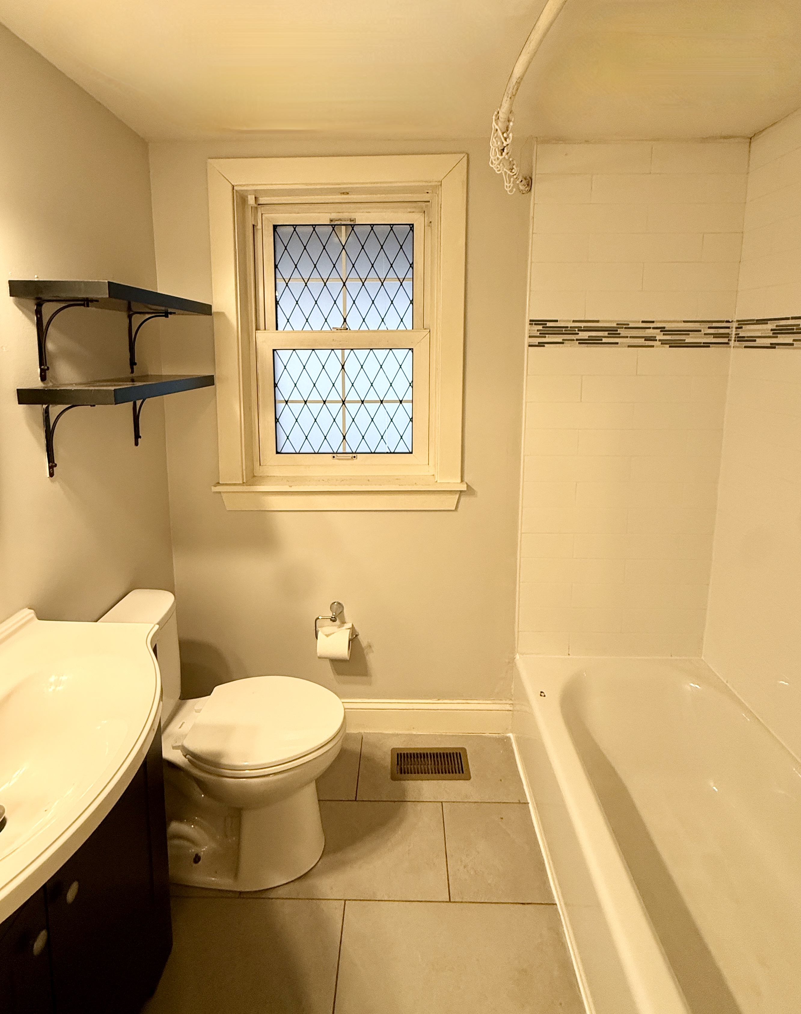 Photo 9 of 2 Braemore Rd. Unit 1