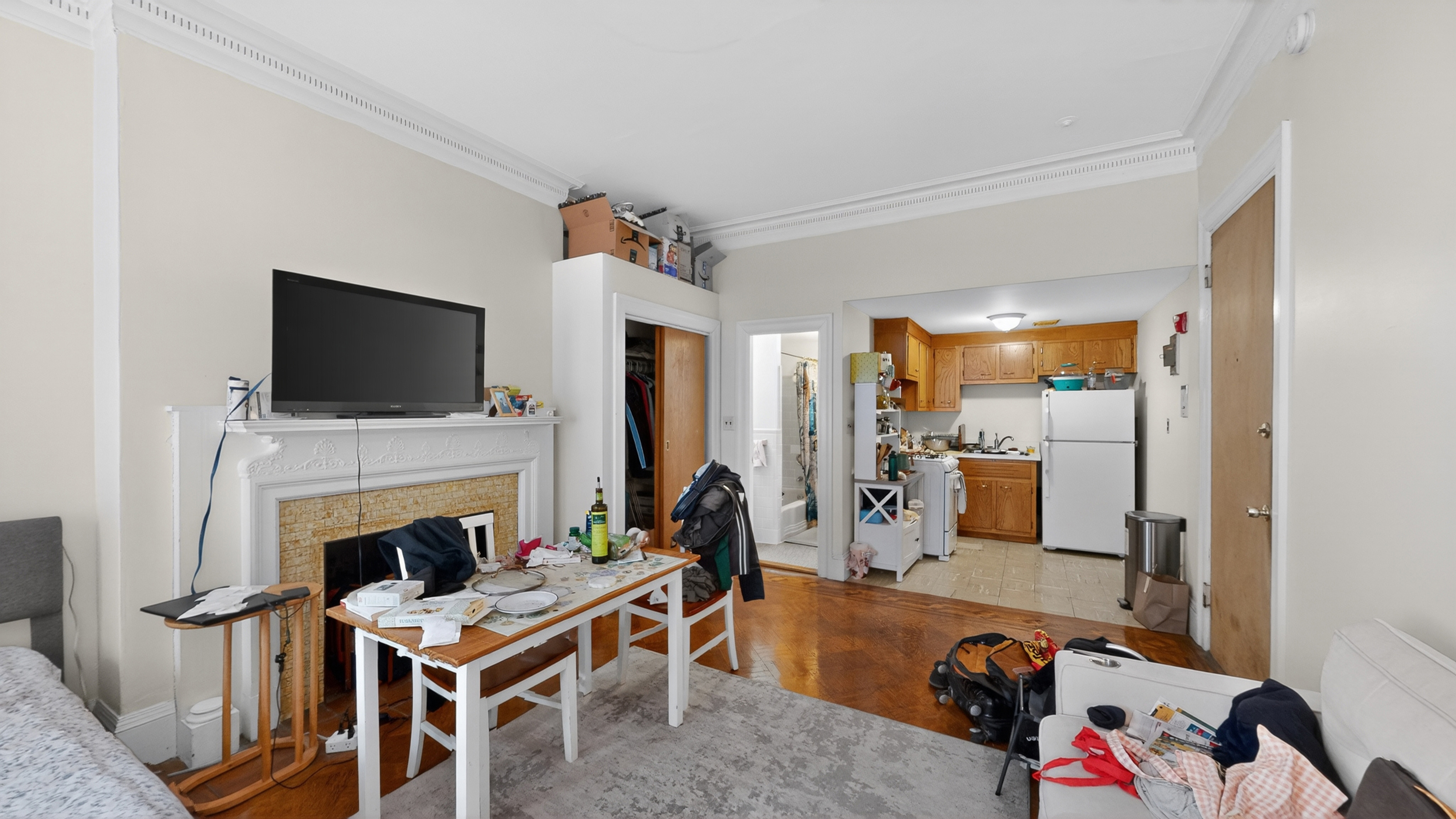 Photos of apartment on Beacon St.,Brookline MA 02446