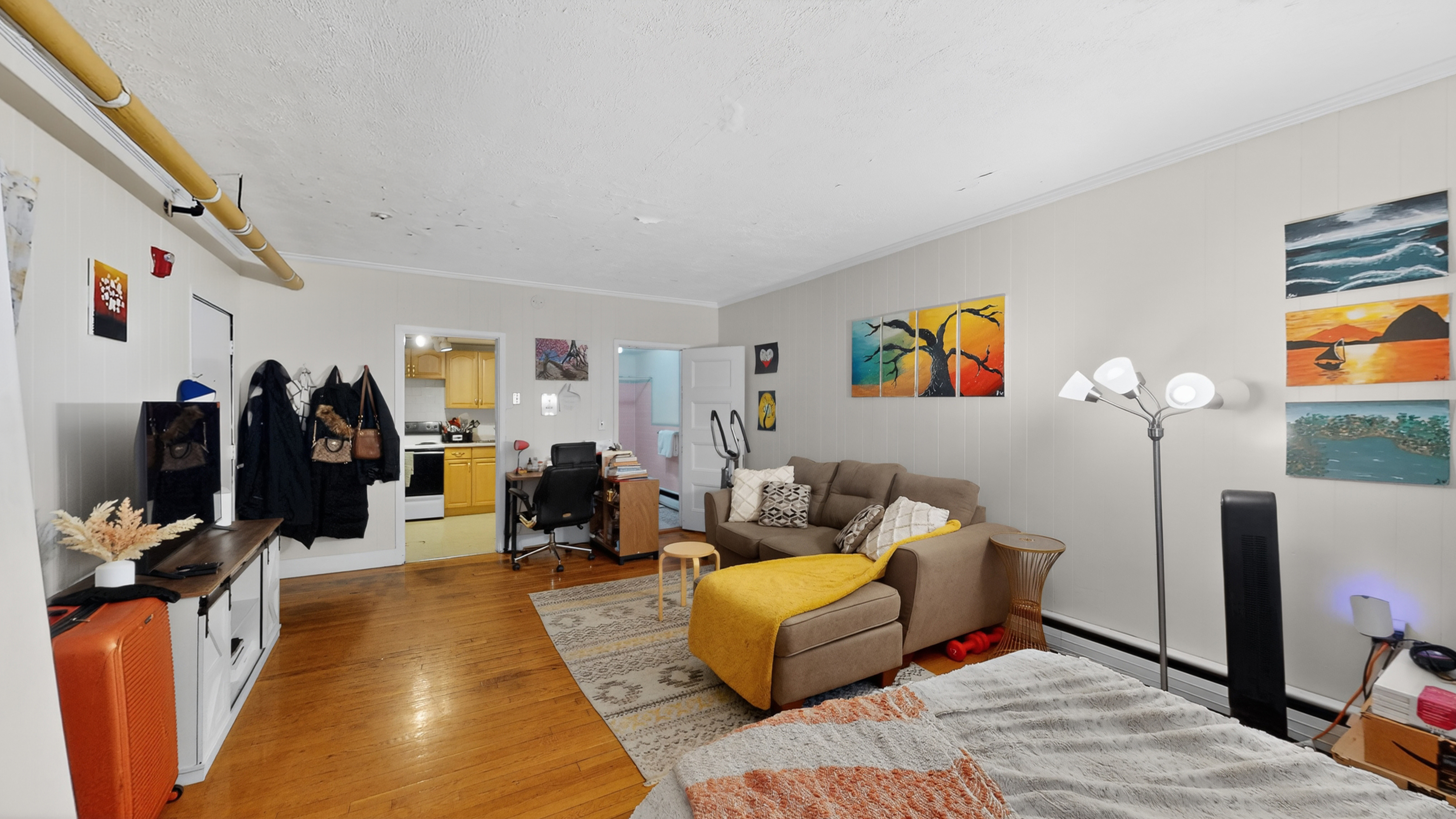 Photos of apartment on Beacon St.,Brookline MA 02446