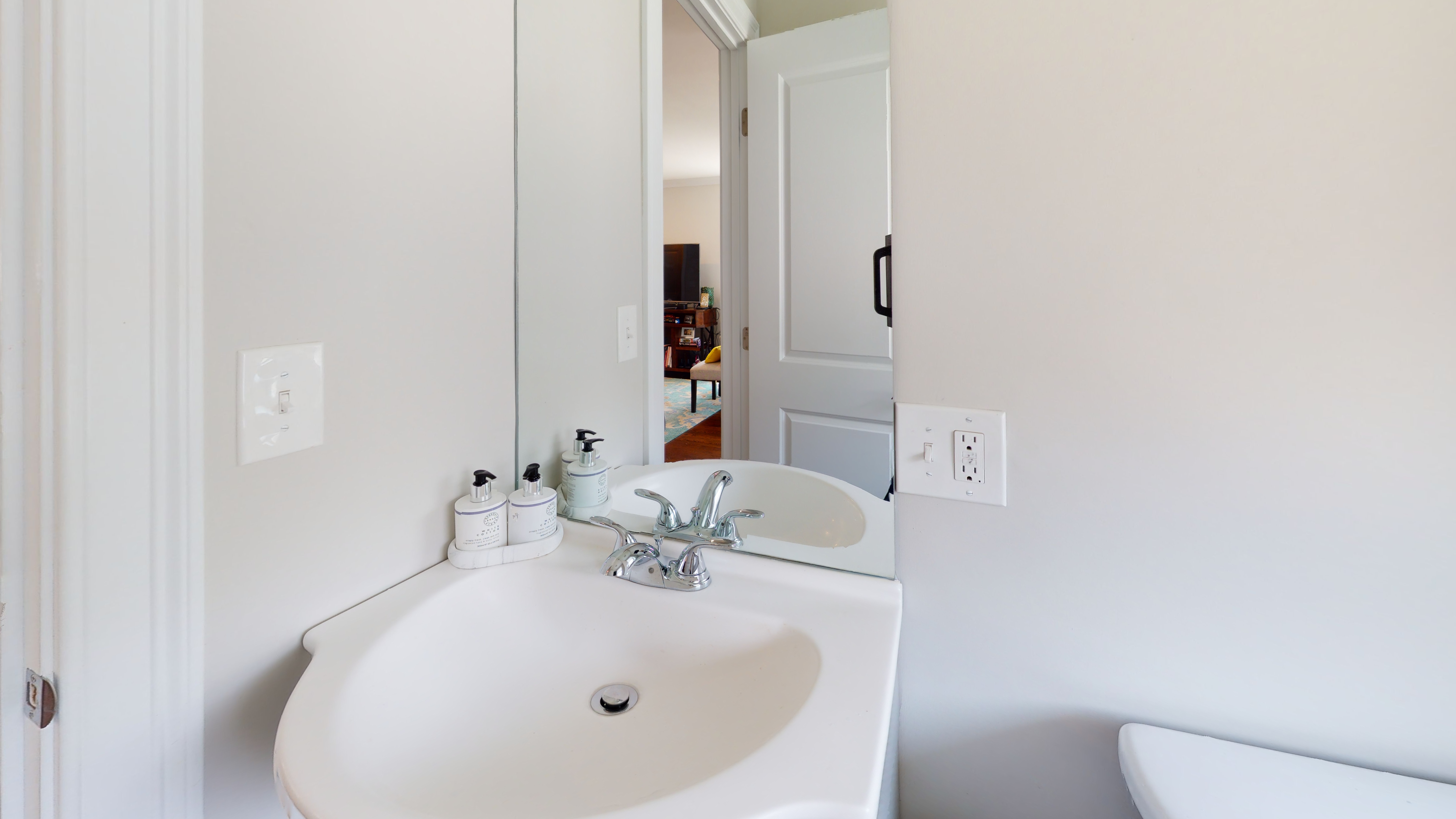 3 bed, 3.5 bath apartment for rent at 11 Myrtle St Unit 1, Watertown — photo 12 of 21