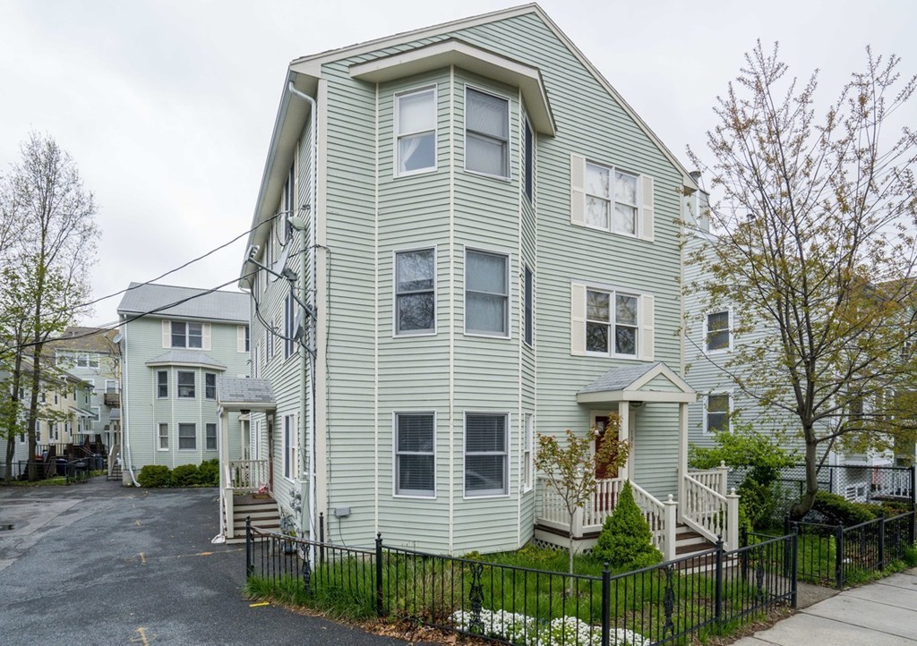 2 bed, 1 bath apartment for rent at 101 Lamartine St Unit 1, Jamaica Plain — photo 8 of 18
