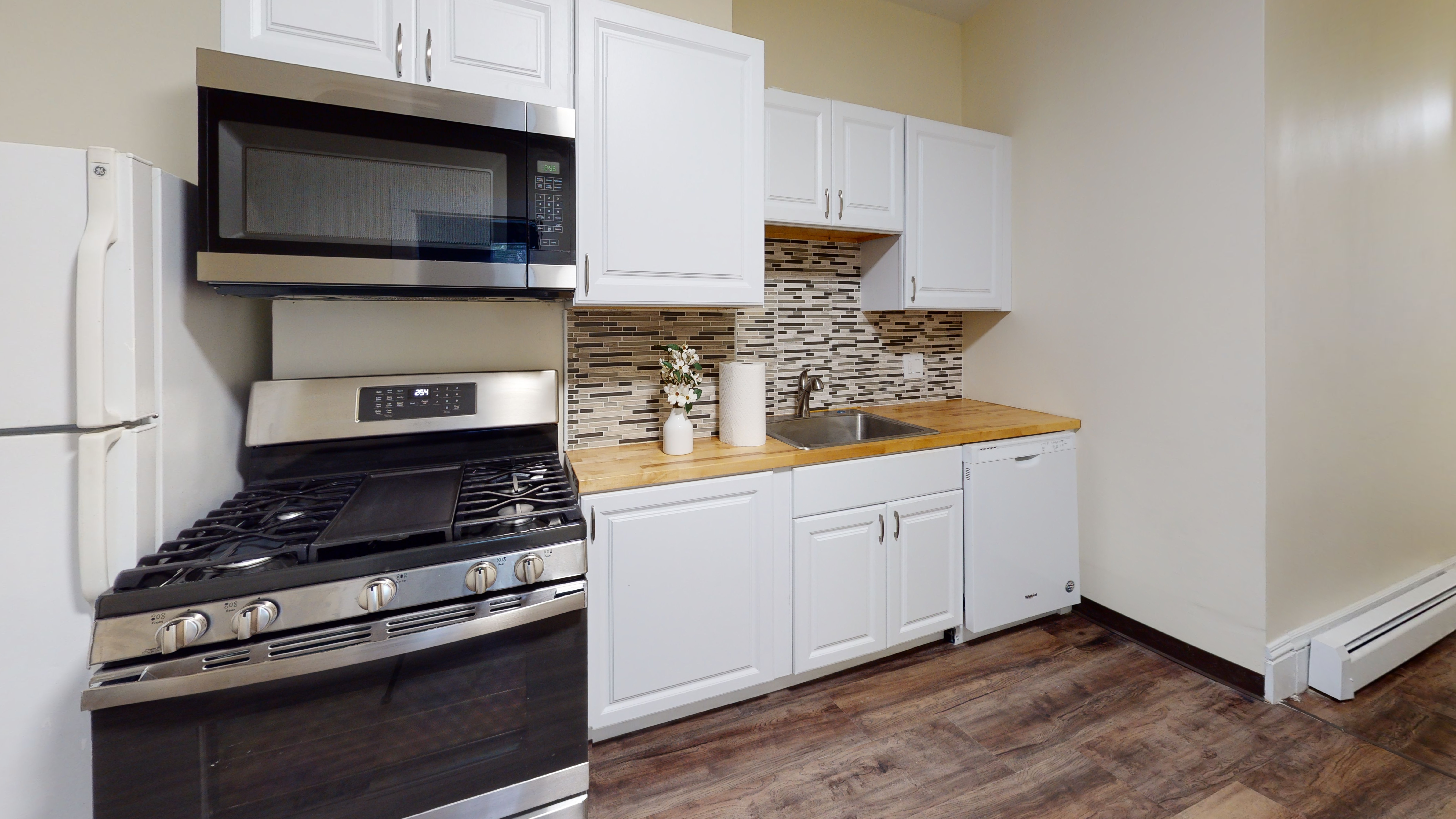 3 bed, 1 bath apartment for rent at 69 Holworthy St Unit 2, West Cambridge — photo 2 of 9