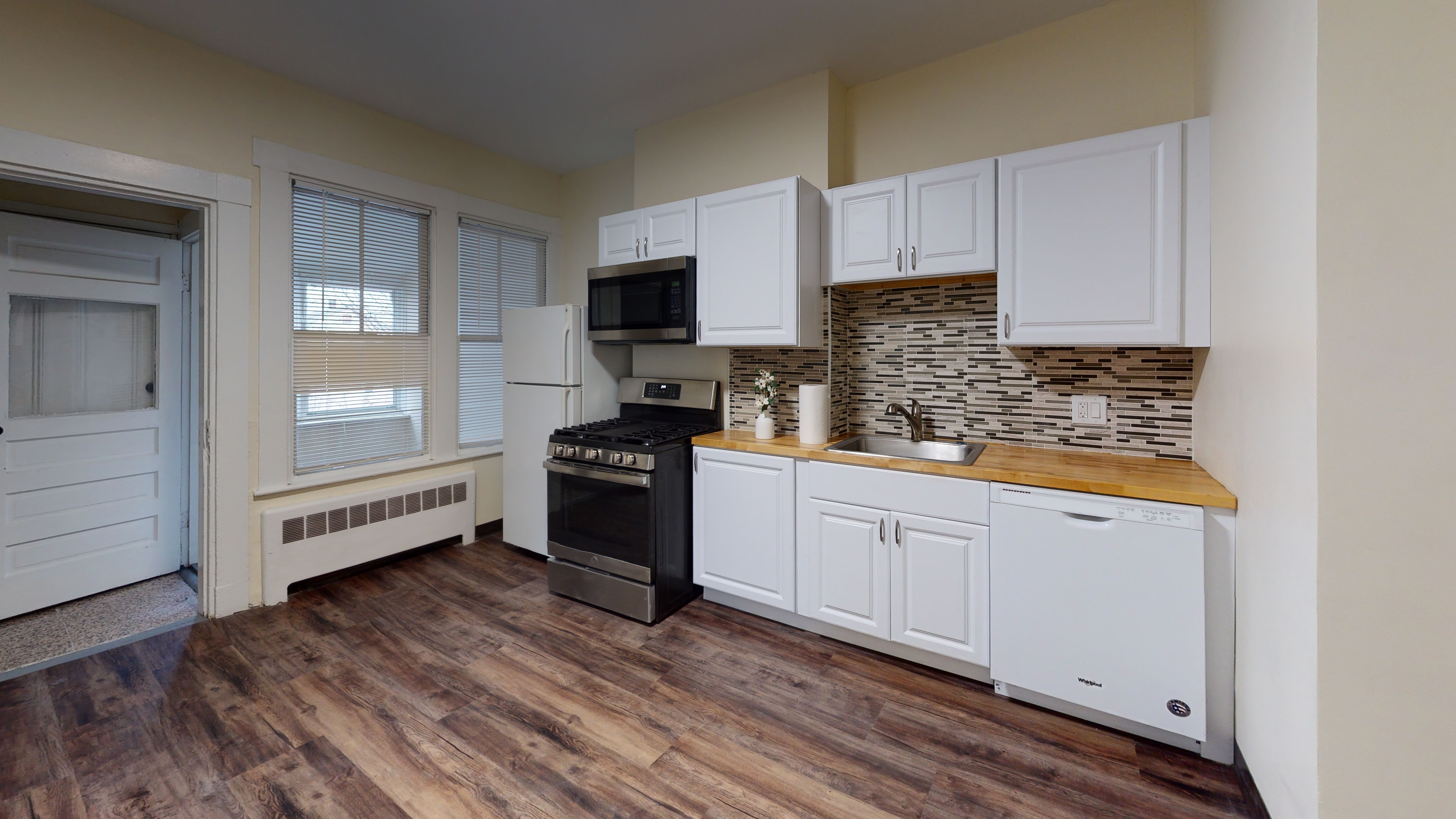 3 bed, 1 bath apartment for rent at 69 Holworthy St Unit 2, West Cambridge — photo 1 of 9