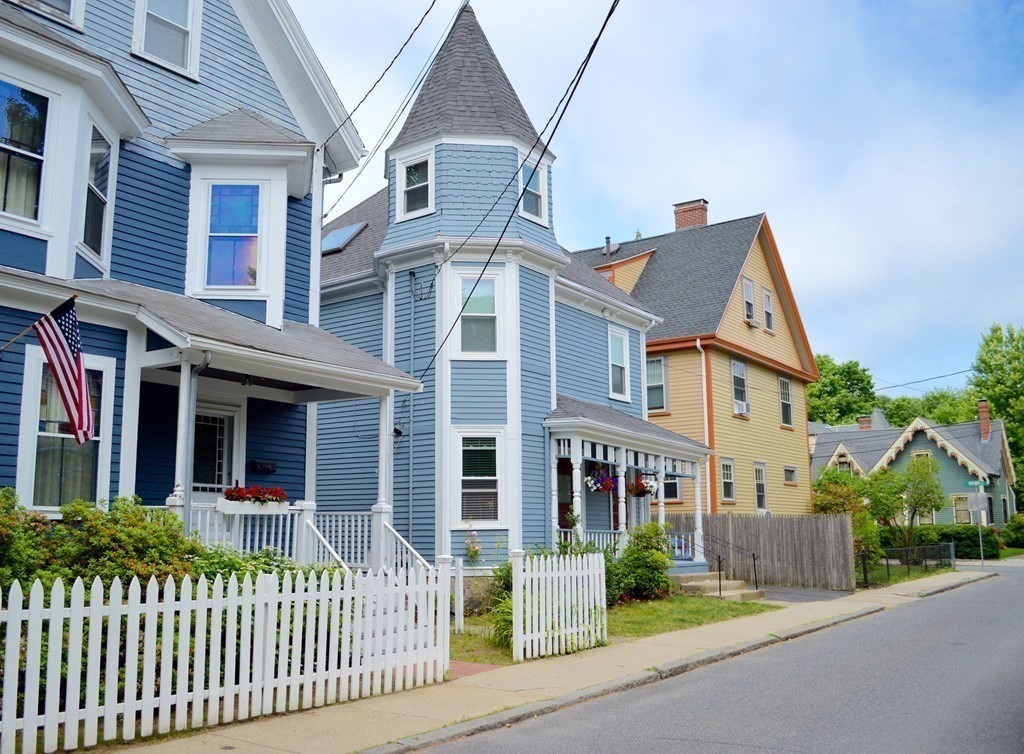 3 bed, 2 bath apartment for rent at 22 Thomas St Unit 2, Jamaica Plain — photo 10 of 13