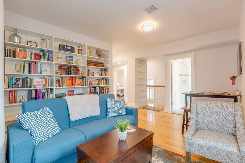 22 Thomas St, Jamaica Plain