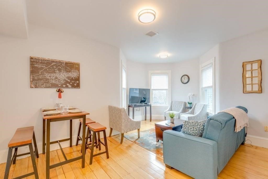 22 Thomas St, Jamaica Plain