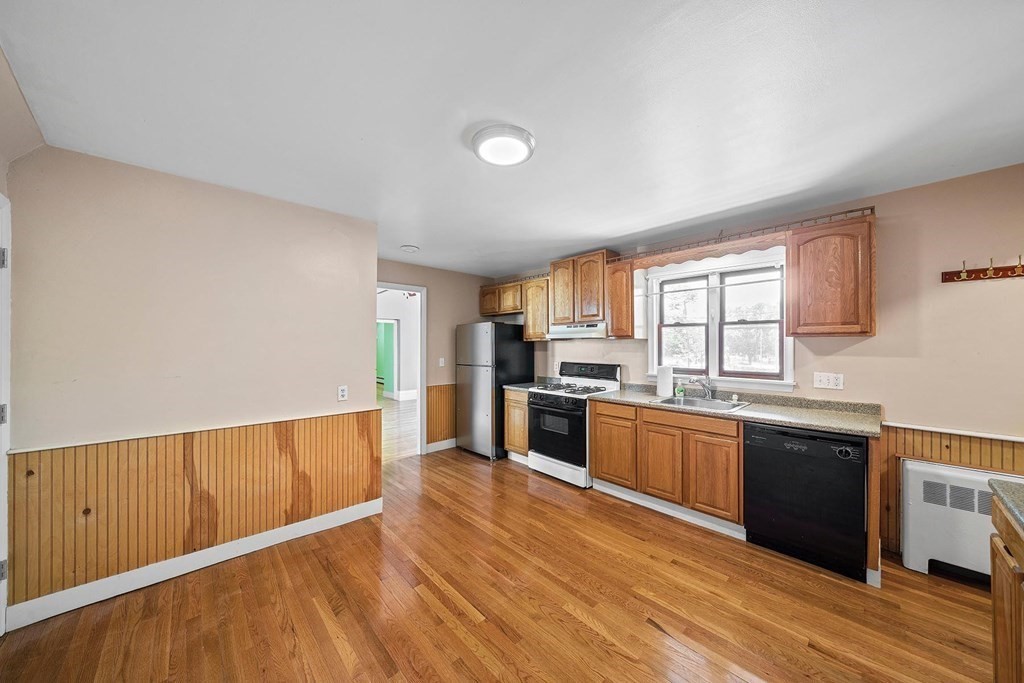 395 Lexington St, Newton