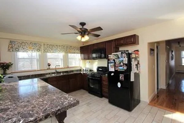 28 Cornwall St, Jamaica Plain